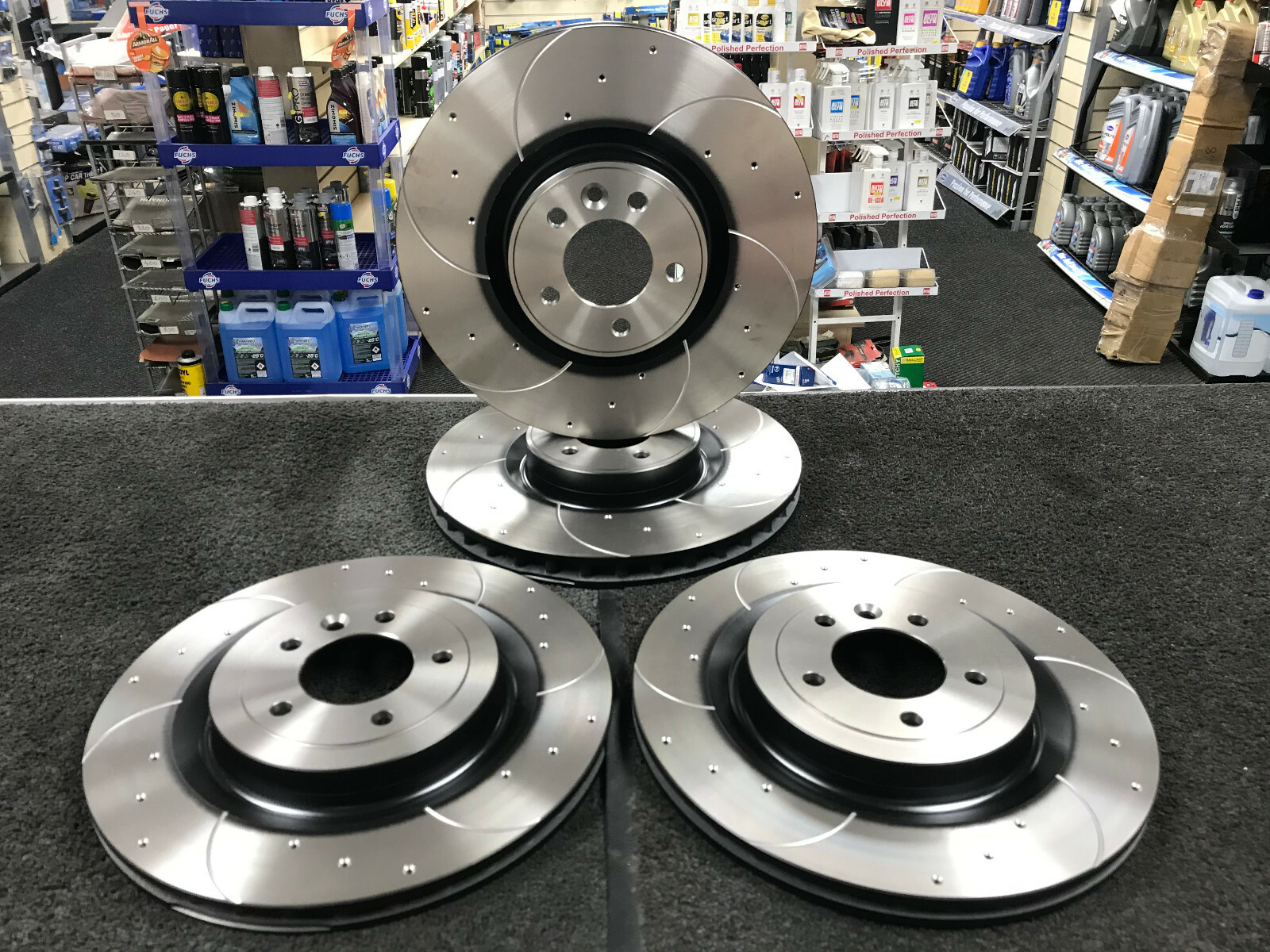 FOR RANGE ROVER 4.4 SDV8 FRONT REAR BREMBO DRILLED GROOVED BRAKE DISCS & PADS