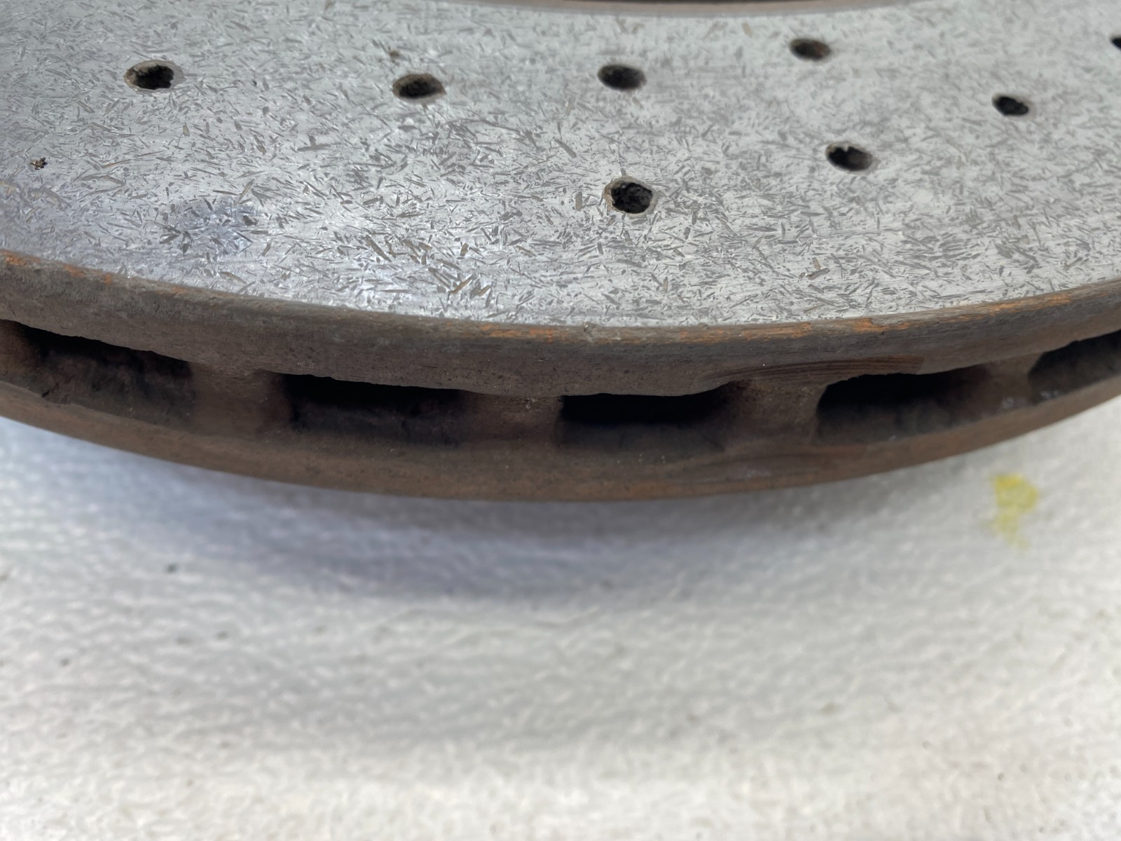 13 14 PORSCHE CAYENNE GTS REAR RIGHT CARBON CERAMIC BRAKE ROTOR OEM C0.08
