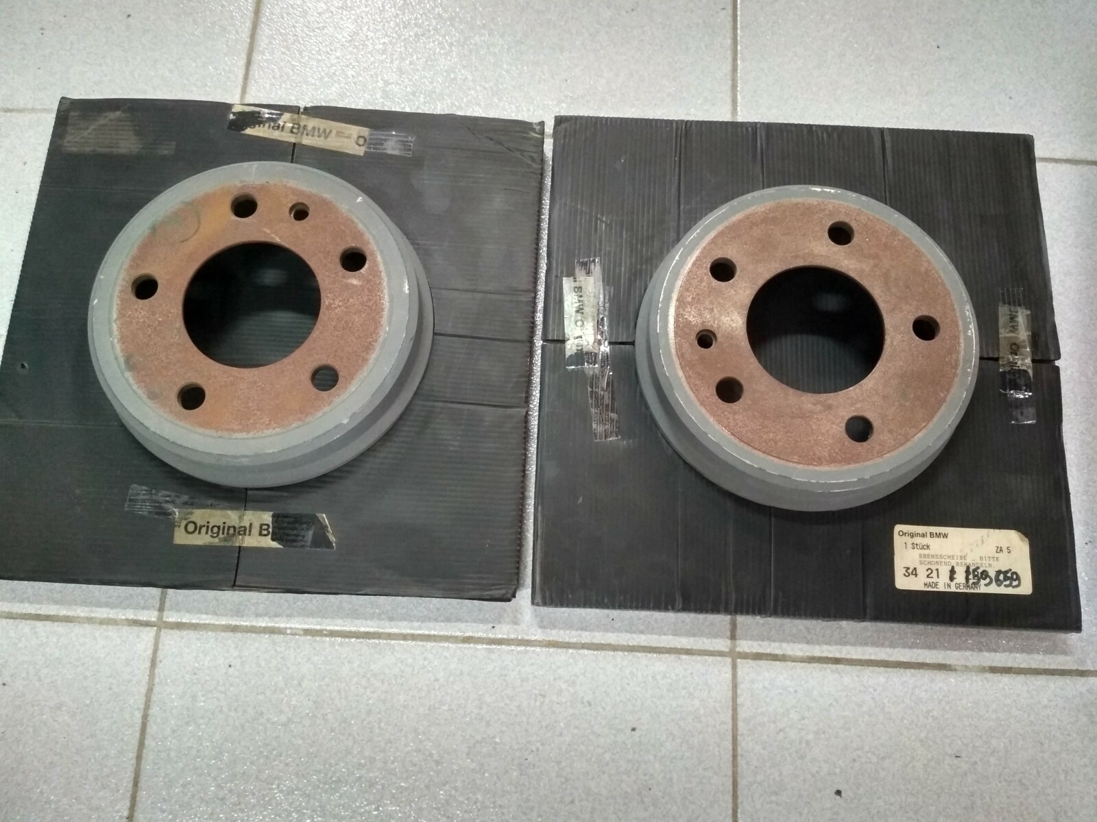 BMW E34 M5 brake discs rear 300x20mm !NEW! GENUINE 34211159659 – 34211165265