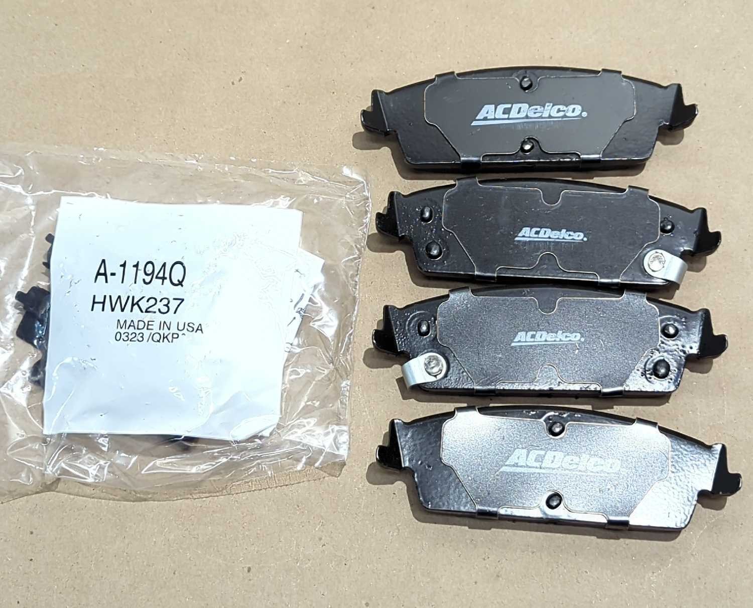 New OEM genuine GM Rear Brake Pads 2007-2014 Chevy GMC Trucks SUV J55 19366008