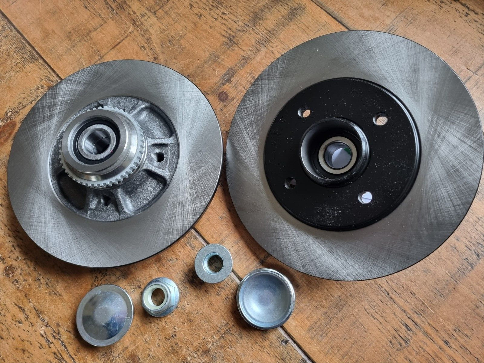 RENAULT CLIO 172 CUP NEW REAR BRAKE DISCS INCLUDING BEARINGS ABS RING 44T PAIR