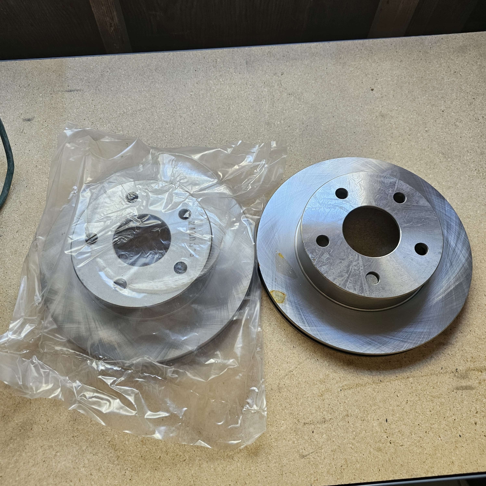 Pair (2) Brake Rotors Wearever YH141821