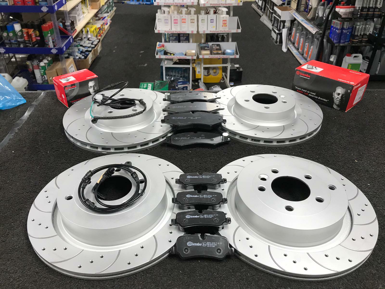 RANGE ROVER SPORT 3.0 SDV6 L320 FRONT REAR DRILLED GROOVED BRAKE DISCS AND PADS