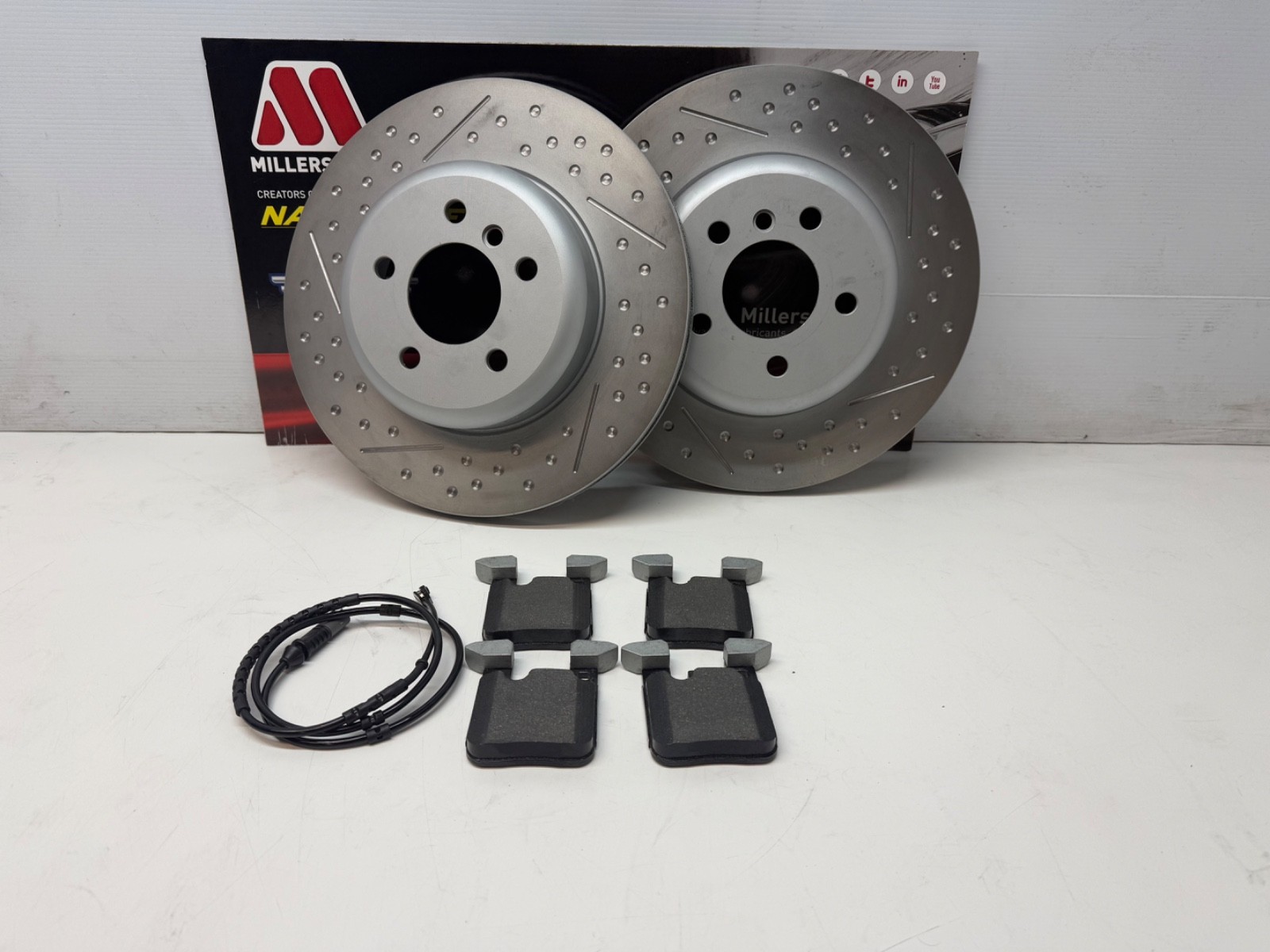 FOR 4 SERIES 420D XDRIVE M SPORT (MK1 (F32) 345MM REAR DISCS 185mm center + PADS