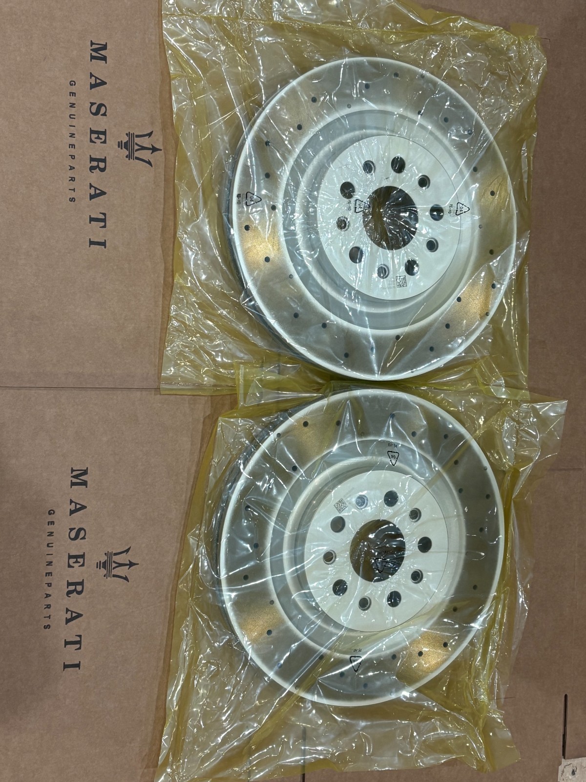 GEN 2017-2022 Maserati Ghibli 2.0/3.0/3.8L rear brake pads rotors with hardware