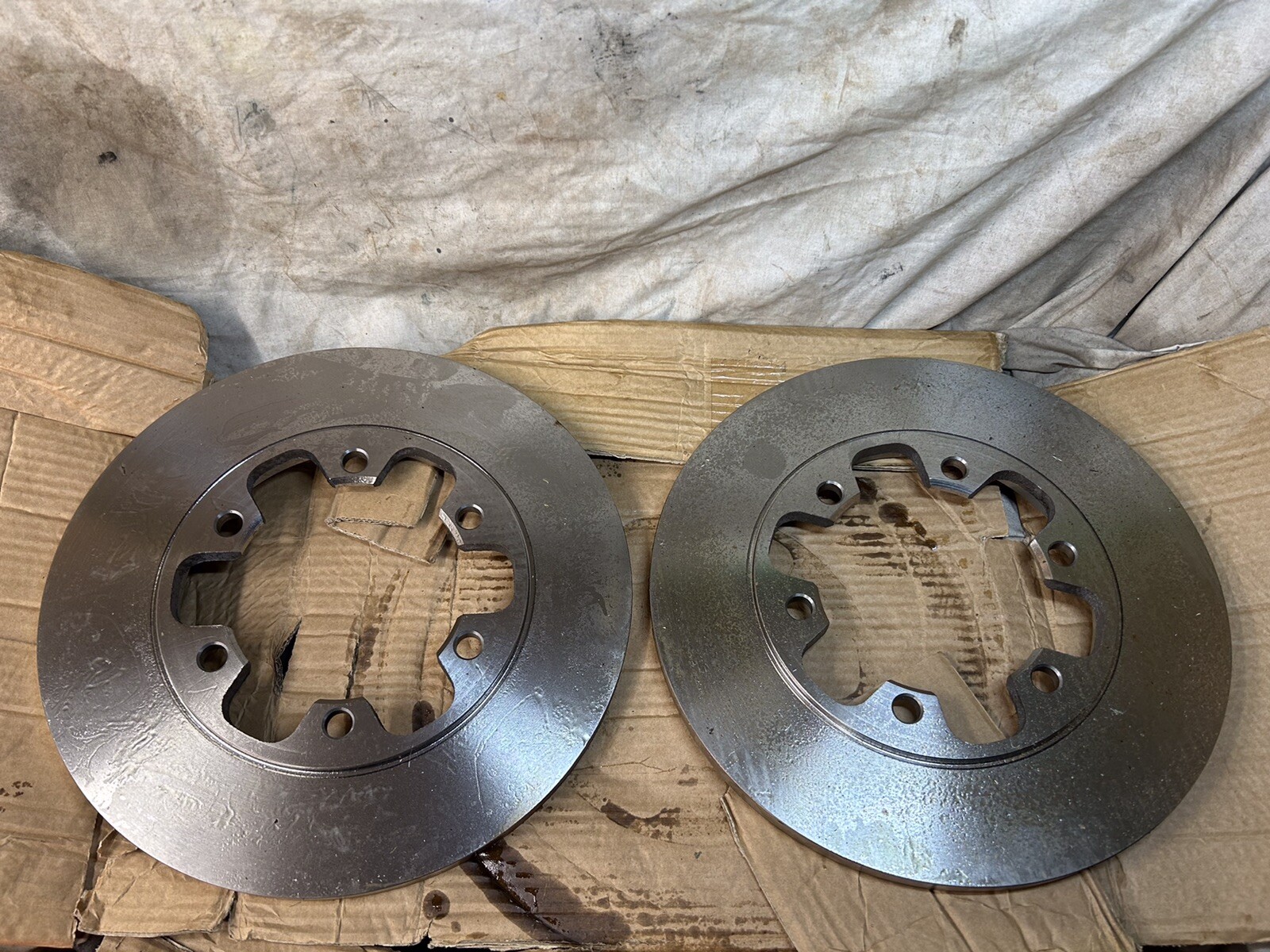 GENUINE FORD TRANSIT REAR SOLID BRAKE DISCS 1815600