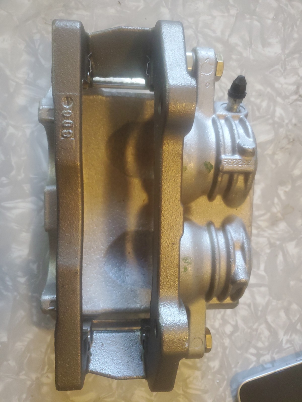 Front Right Brake Calipers For 03-08 Cadillac CTS 05-08 Cadillac STS w/ Bracket