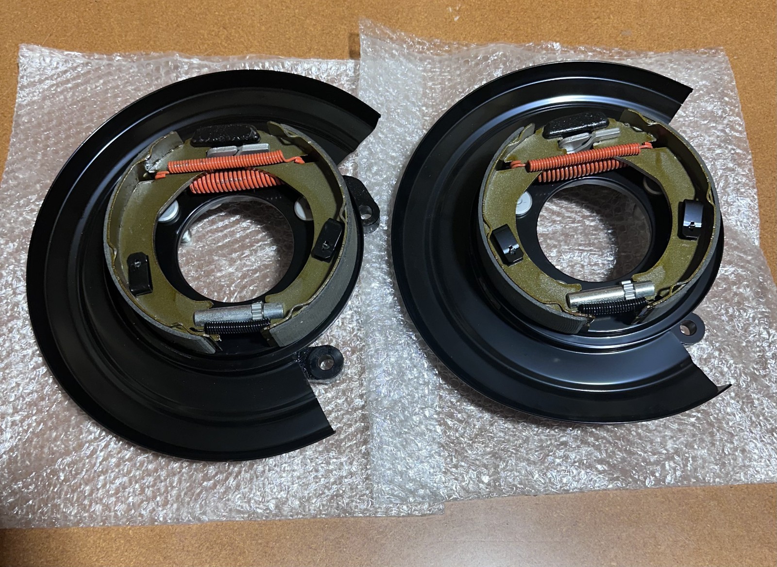Rear Brake Backing Plate Shoe Set YC3Z2209CA YC3Z2210CA F250 F350 Pair