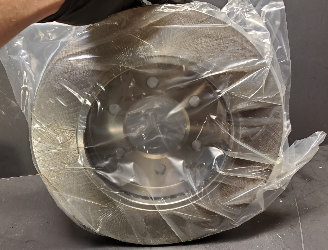 Carquest Wearever YH145527 145527 Front Brake Rotor Ford 4U2Z-1V125-CC Open Box