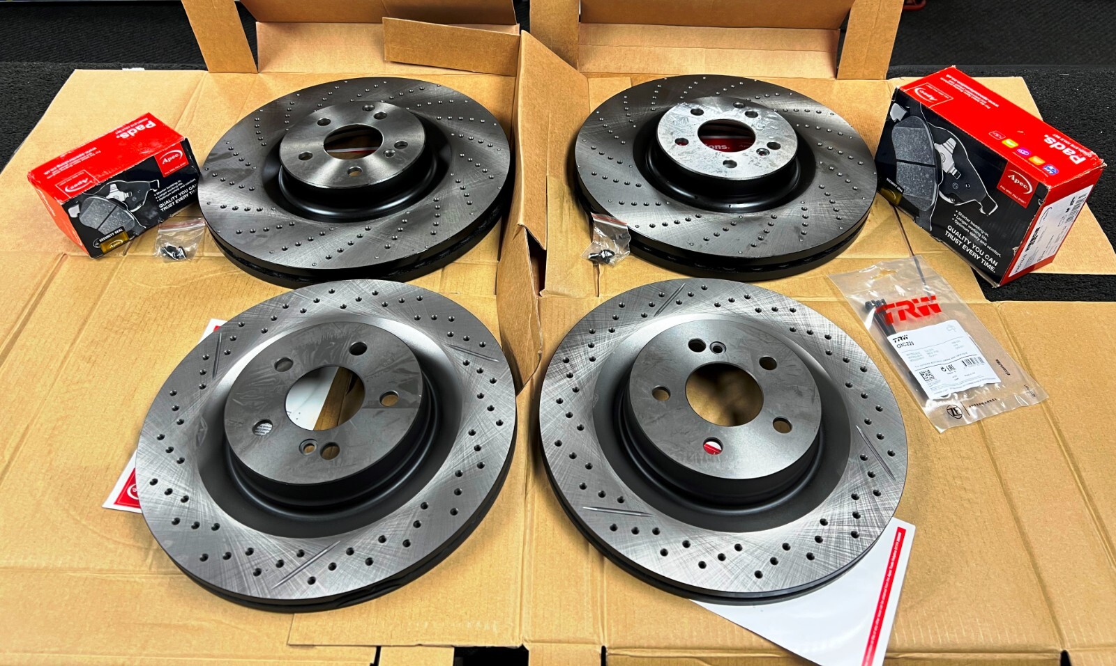FOR MERCEDES C63 6.2 AMG C204 W204 S204 FRONT REAR DRILLED BRAKE DISCS AND PADS