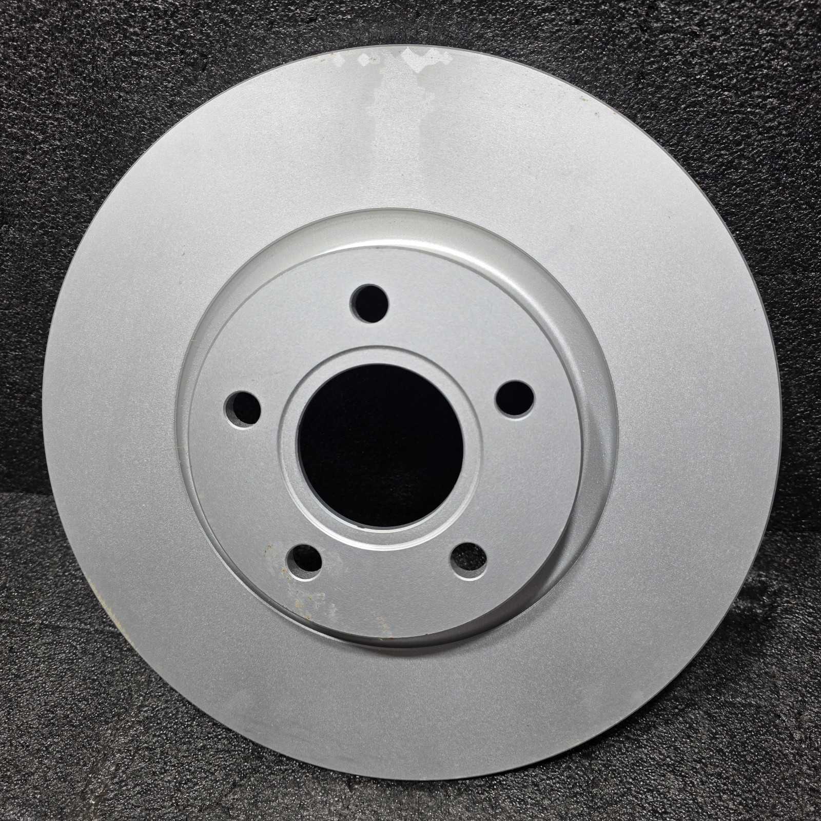 Winhere Brake Parts® UR002498 – UltraHC™ Plain Vented Front Brake Rotor
