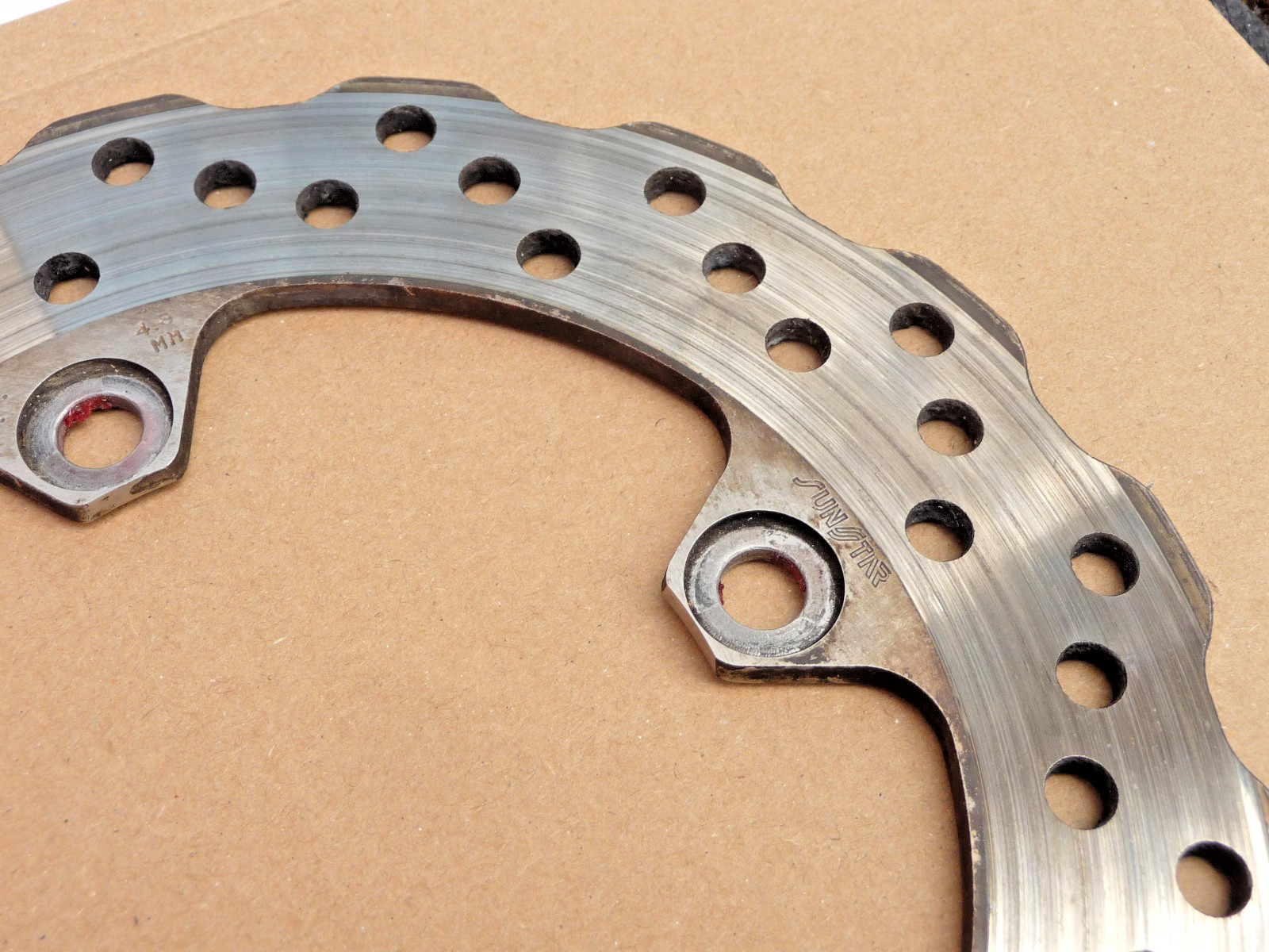 KAWASAKI ZX10R ZX6R 2004-2007 REAR BRAKE DISC 4.75MM SUNSTAR 410800040