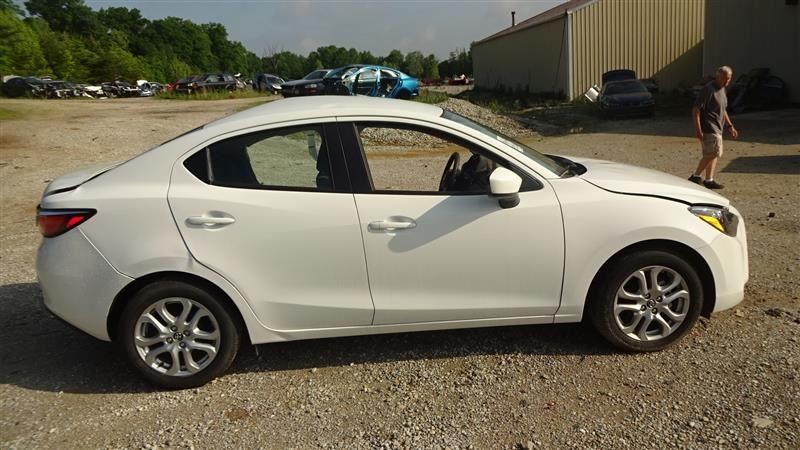 Driver Left Front Backing Plate 4 Dr Sedan Fits 16-17 Yaris 637303