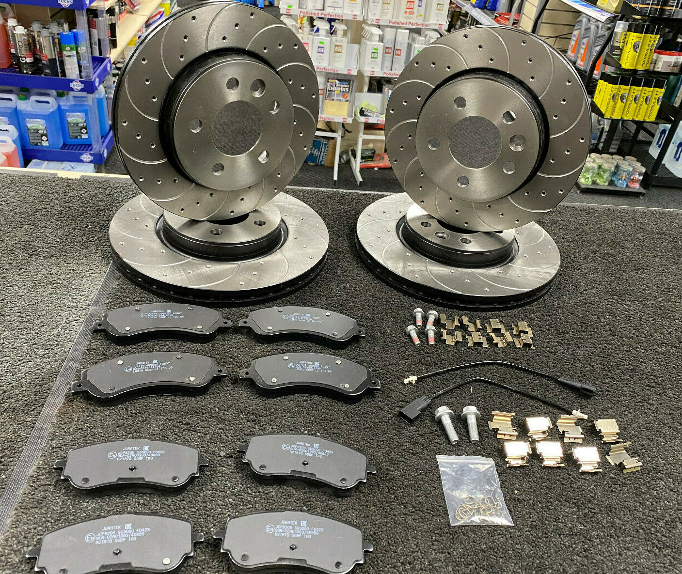 FOR VW AMAROK V6 HIGHLINE BRAKE DISC FRONT REAR CROSS DRILLED GROOVED BRAKE PADS