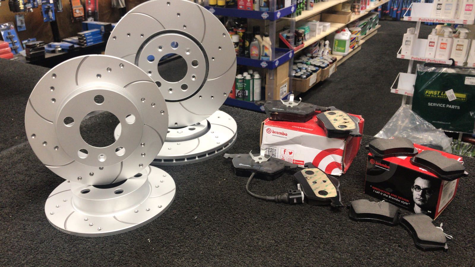 FRONT REAR PERFORMANCE DRILLED CURVED GROOVED BRAKE DISCS AND BREMBO BRAKE PADS