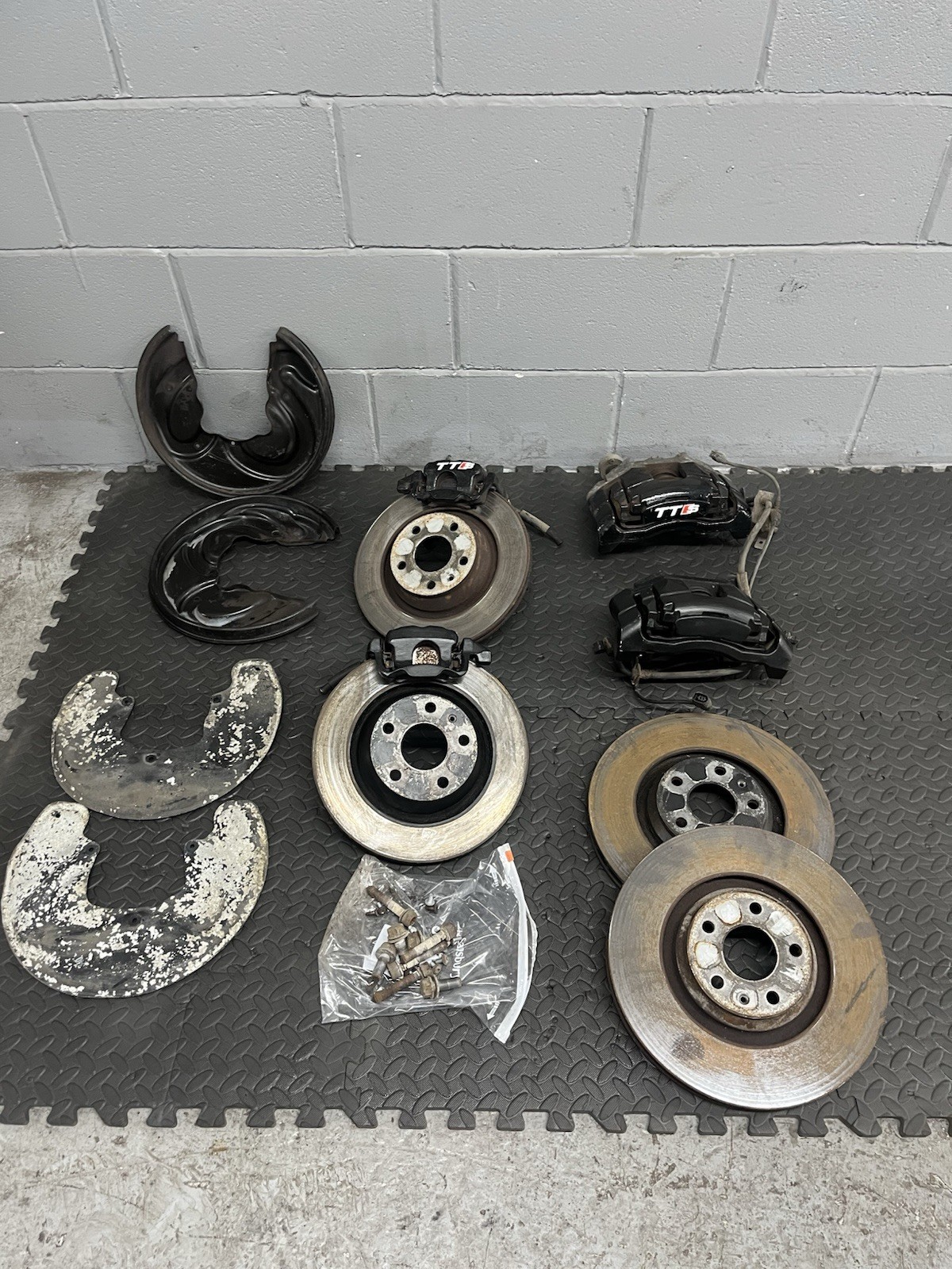 Audi TTS VW Golf R32 Front & Rear Calliper Set & Discs. Front 340mm Rear 310mm