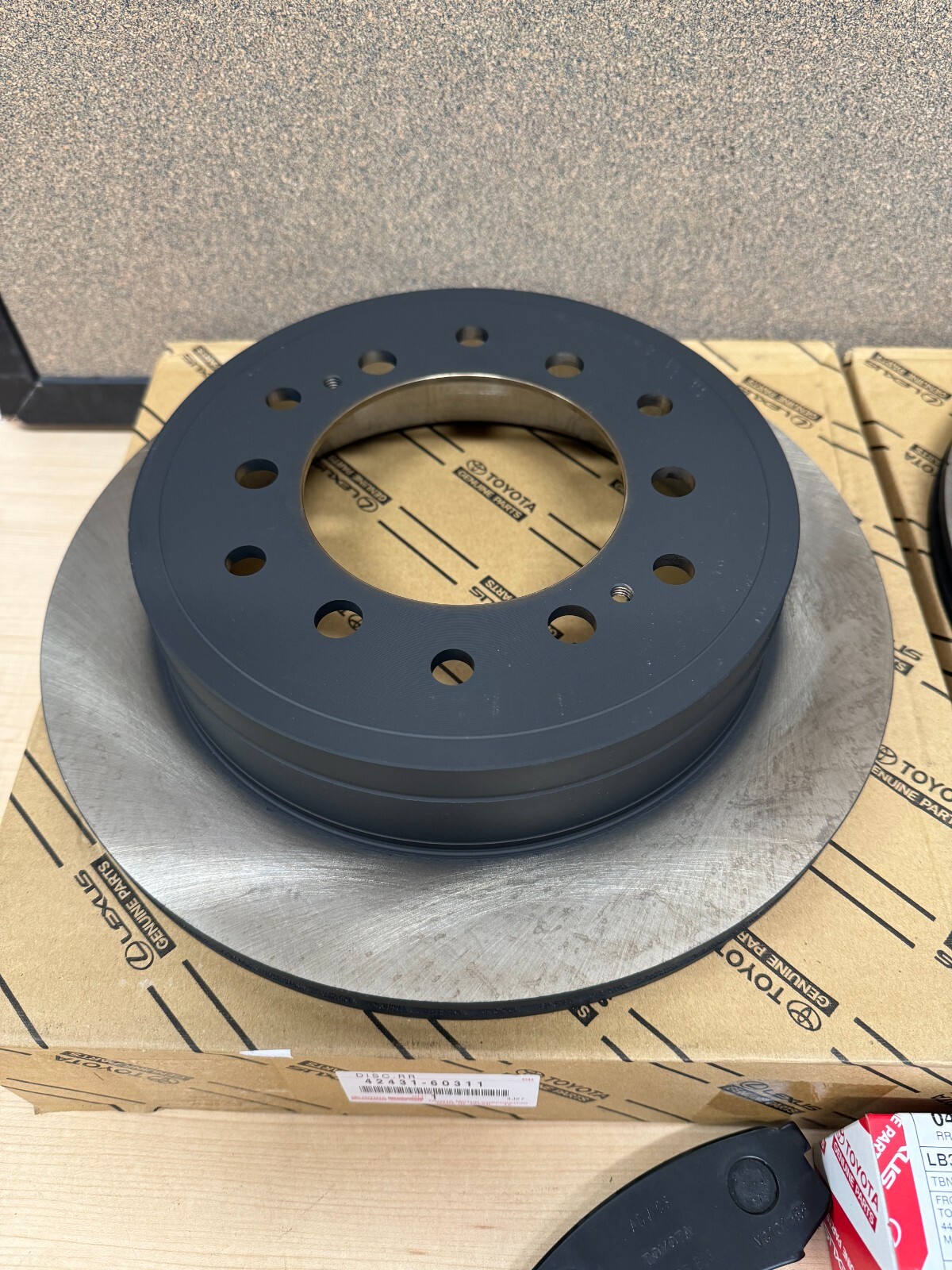 2010-2014 TOYOTA FJ CRUISER GENUINE OEM REAR BRAKE ROTORS OEM PAD KIT & SHIMS