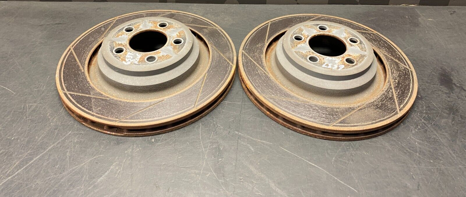 2020 DODGE CHALLENGER HELLCAT REDEYE OEM SLOTTED REAR BRAKE ROTORS PAIR USED