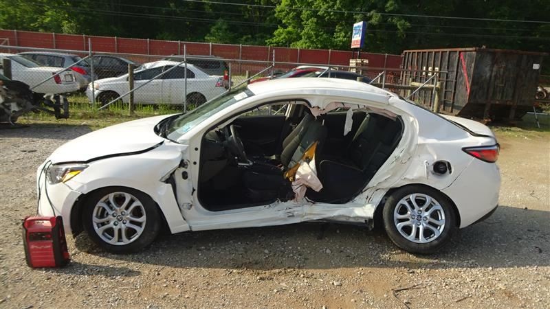 Driver Left Front Backing Plate 4 Dr Sedan Fits 16-17 Yaris 637303